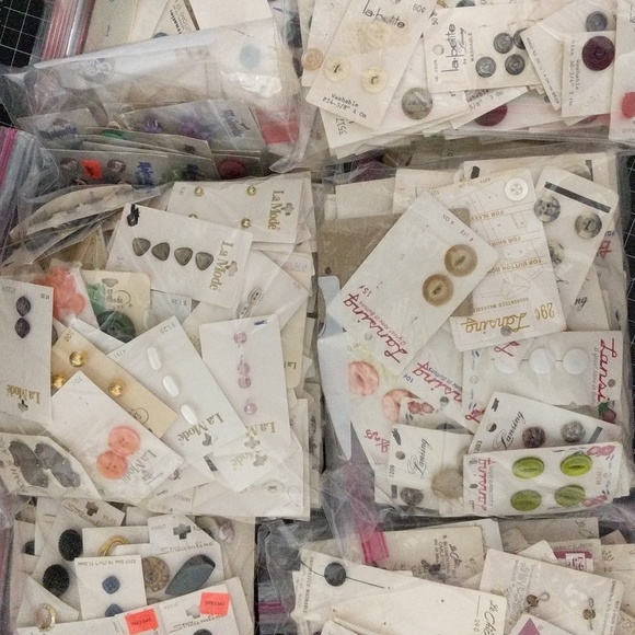 Massive vintage button bundle close to 5lbs - Picture 11 of 13